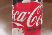 可口可乐发布圣诞节新版包装，并支持AR广告互动